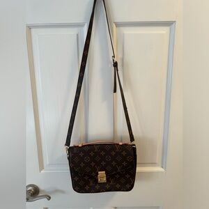 LV pochette metis- Replica